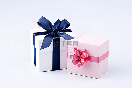 粉色信封背景图片_礼盒上有粉色小蝴蝶结 cst