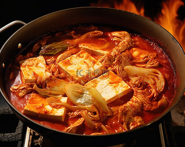 猪肉炖煮背景图片_泡菜豆腐在炉子上煮