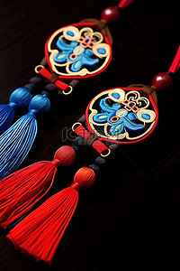 两条丝带和流苏组成了中国阴阳阴中国吊坠