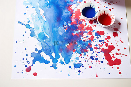 红色毛巾背景图片_蓝色和红色的毛巾，用于用水制作油漆