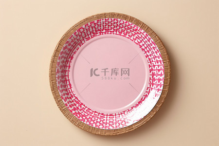 红色盘子背景图片_红色盘子和粉色刀