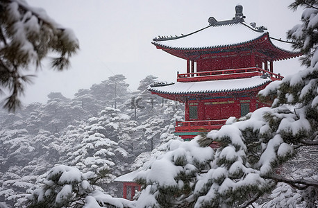 冬天雪景城堡背景图片_一座红色的宝塔坐落在雪中的森林顶上