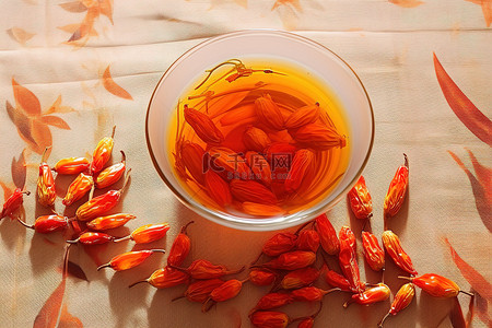 栀子花茶背景图片_将辣椒酱和去皮的红杏仁放在碗里，放在一张纸上