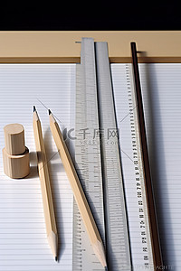 尺子与圆规背景图片_桌子上的尺子和铅笔