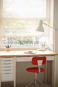 家书桌背景图片_阳光明媚的家的书桌
