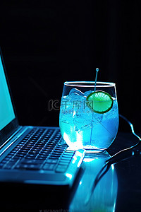 小摊喝酒背景图片_在笔记本电脑上喝酒