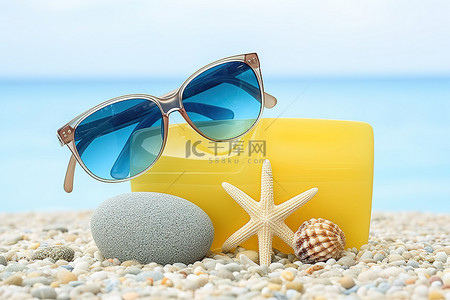 夏季太阳镜和其他海滩配饰