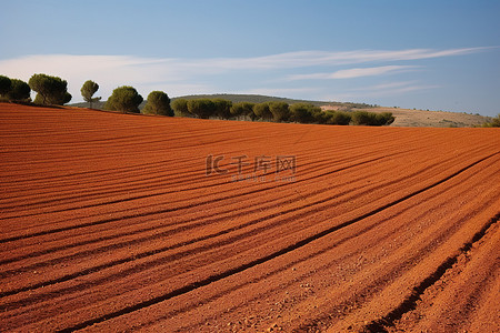 黄土高原河背景图片_田地已经变成棕色，可以耕种了
