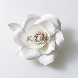 一朵白色的纸玫瑰位于白色的表面上