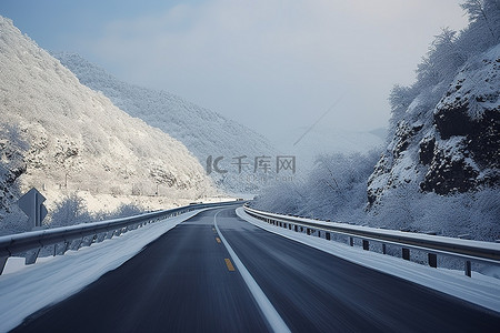 韩国雪背景图片_一条被雪覆盖的道路和山脉