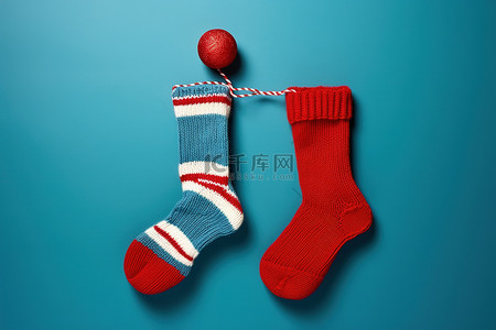 用两个纱球编织在一起的两只袜子