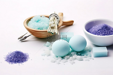 浴背景图片_白色背景中的蓝色盐肥皂和盐