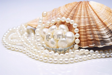 贝壳和珠宝背景图片_贝壳上的淡水珍珠和珠宝