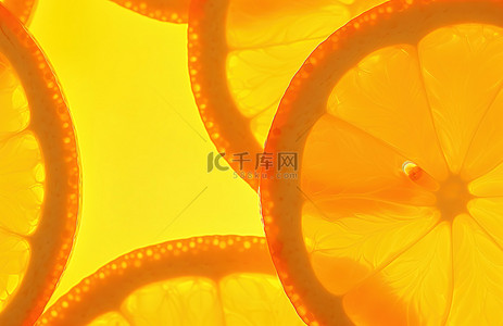 橙子黄色背景背景图片_黄色背景上显示切好的橙子
