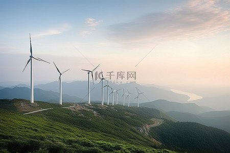中国浙江一座山上的风力涡轮机
