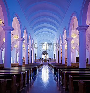 教堂椅子背景图片_充满长凳和明亮蓝色灯光的大教堂