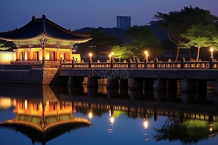 韩国夜晚的桥梁和公园