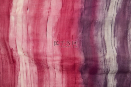 手绘韩国背景图片_粉色和紫色手绘织物的特写镜头