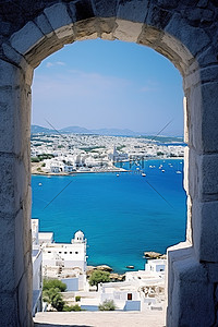 老港口背景图片_俯瞰海湾的拱门中古老的防御墙的景色