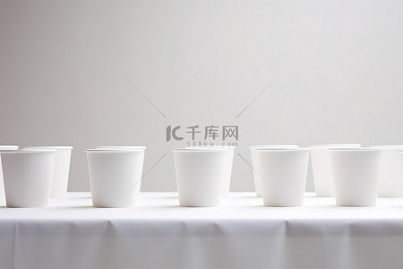 纸杯系列白色茶几带桌布