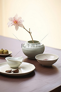 放花的背景图片_桌面上放着花的碗，桌上放着小盘子
