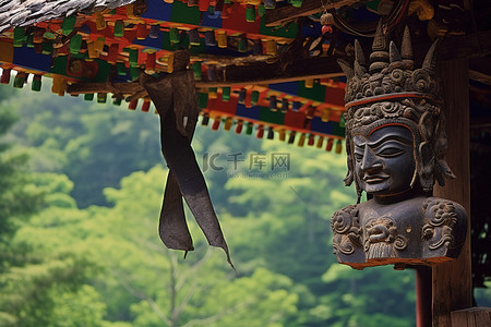 尼泊尔一座古老木庙上的传统木雕