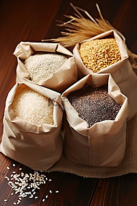 三袋不同种类的大米