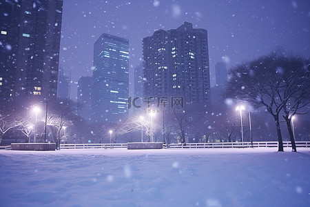 冬天街道背景图片_中国冬天摩天大楼前的雪地