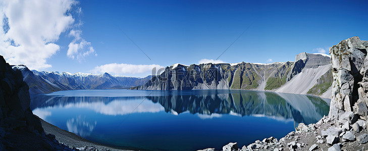 天地盖盒背景图片_中国伊宁火山口湖