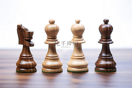 棋子背景图片_一对棋子，一个在另一个上面，一个在中间