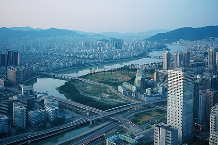 城市景观展示了许多大型建筑河流和山脉