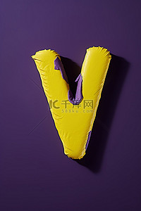 紫色和黄色组成的字母V