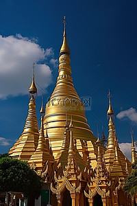 东南亚风背景图片_热带环境中的金色宝塔靠近天空