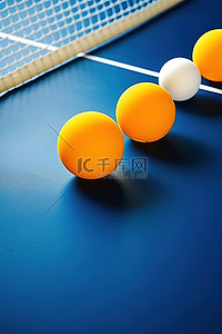 十个乒乓球黄色乒乓球网蓝色网球桌