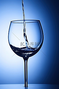 红酒背景图片_酒杯在水下滴落