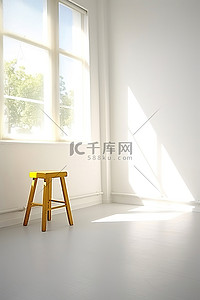 一间白色的房间，窗前有小木凳