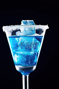 蓝色酒精饮料加冰