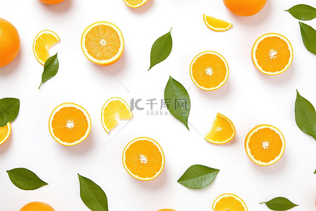 橙子切片背景图片_白色背景中包含切片生橙子和叶子的水果沙拉