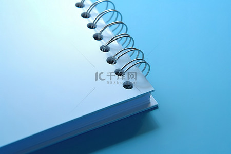 蓝色背景上的圆形笔记本
