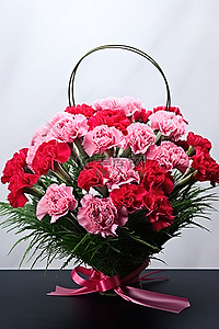 粉色康乃馨花束与红色康乃馨