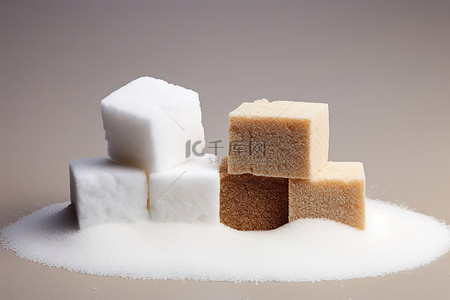 两片白糖放在一个小白色方块上