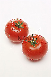 水滴形状背景图片_两半番茄呈现出不同的形状