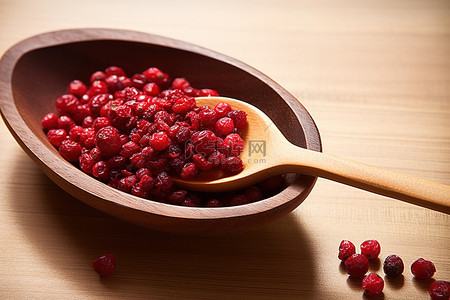 产后康复价目表背景图片_木勺里的红蔓越莓