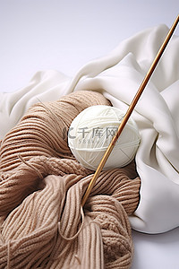 球衣服背景图片_白色的纱线针织球和织针