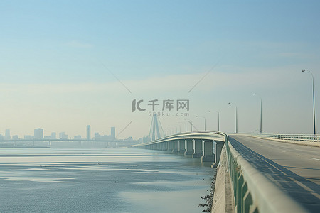 水与人背景图片_水与城市之间的桥梁
