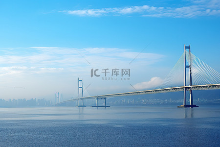 海港湾背景图片_冬天的香港湾大桥