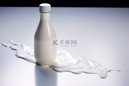 桌上一瓶牛奶
