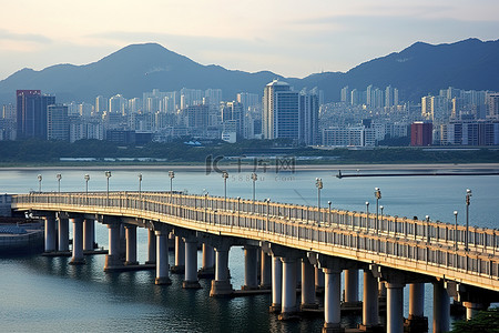 黄色高尔夫球车背景图片_首尔美丽的海滨景色弘大古尔市