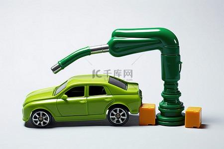 绿色汽油泵系在一系列玩具车上