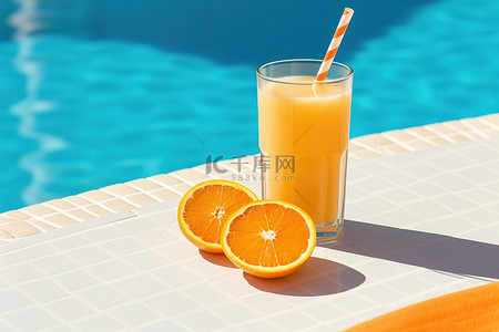 桌上的橙汁